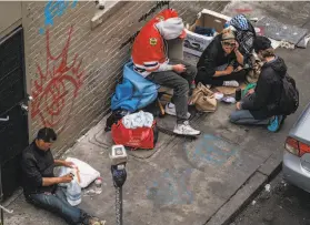  ?? Nick Otto / Special to The Chronicle 2019 ?? Willow Street in the Tenderloin is a popular place for dealing fentanyl, methamphet­amine, cocaine and heroin, and overdose deaths are rising.
