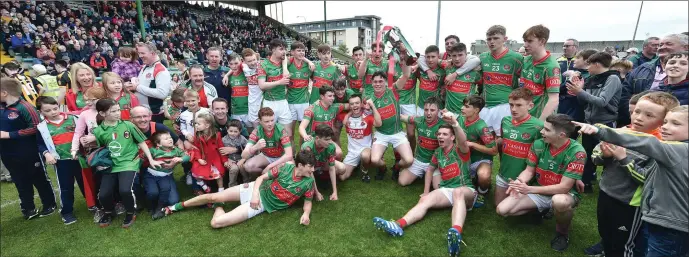  ?? Photo by Domnick Walsh / Eye Focus ?? The victorious Crotta O’Neills team celebrate their success