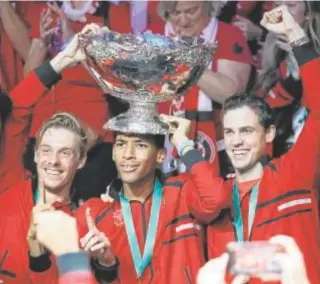  ?? // REUTERS ?? Auger-Aliassime, con la Ensaladera de sombrero