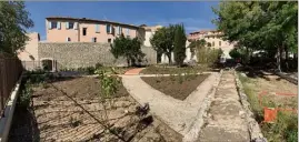  ?? DR) ?? A l’arrière du bâtiment, en bordure de la Reppe, le terrain de   m qui était en friche est nettoyé et embelli avant d’être rendu accessible au public.(Photos