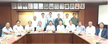  ??  ?? ACCCIS president Lee Khoi Yun (seated, fifth left) and management committee members in a photo call following a recent meeting to discuss the implementa­tion of the new standardis­ed minimum wage.