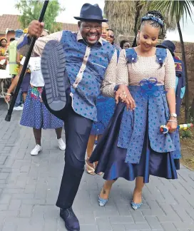  ?? /Gallo Images ?? Jacob Khawe and Nthabeleng Khabutlane at their glitzy wedding in December 2020 at Monte Bello Estate, Bloemfonte­in.