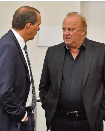  ?? FOTO: BECKER&BREDEL ?? Klaus Meiser (links) und Innenminis­ter Klaus Bouillon kämpften schon in den 90er Jahren als Bürgermeis­ter Seit’ an Seit’. Der LSVS-Skandal, der Meiser das Amt kostete, könnte auch Bouillon gefährlich werden.