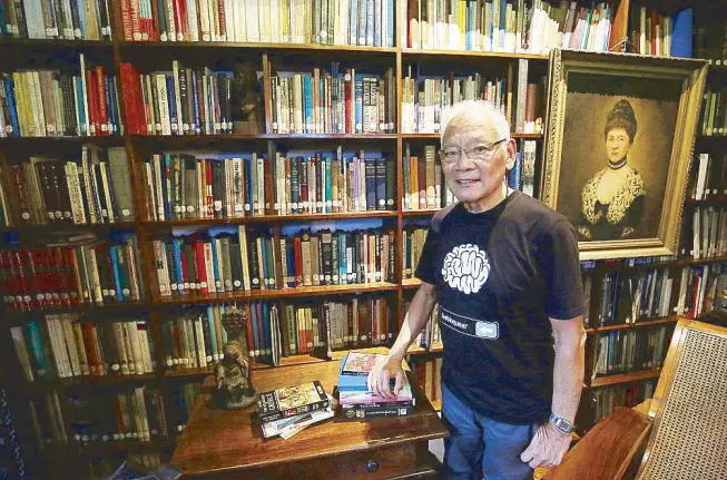  ?? Photo BY MIGUEL DE GUZMAN ?? Dr. Jaime Laya at home with his collection of books: “I normally have five bedside books at a time.”