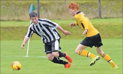  ??  ?? Fort William’s new signing Jack Lingard in a race for the ball with Fraserburg­h’s Ryan Cowie.