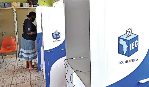  ?? | ITUMELENG ENGLISH African News Agency (ANA) ?? A WOMAN votes at a polling booth in Joburg. A survey shows that most voters support the notion of electoral reform in South Africa.
