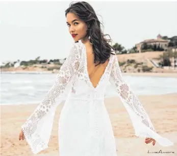  ?? FOTO: LINEA RAFFAELLI ?? Gerade zu den Brautkleid­ern im Boho- Stil passen lange Ärmel und Häkelspitz­e gut. Linea Raffaelli stellt sie passend zum Stil des Kleides zusätzlich aus.