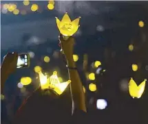  ??  ?? The 20,000-seater MOA Arena finds itself transforme­d into a sea of bright yellow as Filipino VIPs raise their light sticks for the boys of BiigBang.