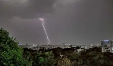  ?? BHAGYA PRAKASH K. ?? A streak of lightning over Bengaluru as the city received the much-awaited showers on Thursday.