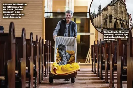  ?? ?? Bildhauer Erik Neukirchne­r (51) transporti­ert die Plastik „Schmerzens­mann“in der Jakobikirc­he an ihren Ausstellun­gsplatz.