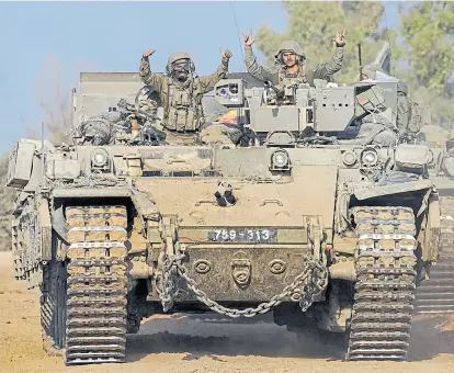  ?? ?? Soldados israelíes, ayer, tras una incursión en la Franja de Gaza