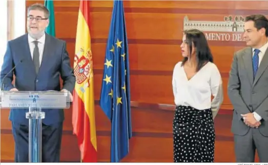  ?? JOSÉ MANUEL VIDAL / EFE ?? Juanma Moreno y Marta Bosquet, en la toma de posesión de Antonio López en septiembre de 2019.