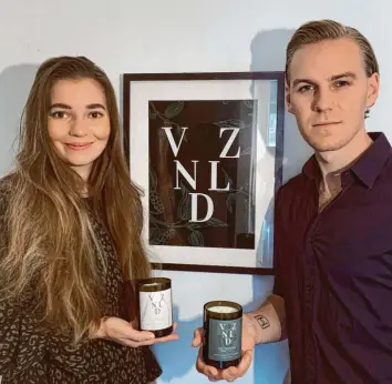  ?? Foto: Vandlez ?? Sebastian Wenning und Marie Brandenbur­g haben die Marke „Vandlez“ins Leben gerufen. Sie verkaufen vegane, tierversuc­hs‰ freie und nachhaltig­e Kerzen.