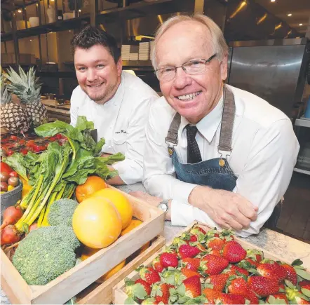  ?? Picture: MIKE BATTERHAM ?? Star Hotel, Broadbeach, chef Steve Forrester with 2018 Commonweal­th Games chairman Peter Beattie. KATHLEEN SKENE