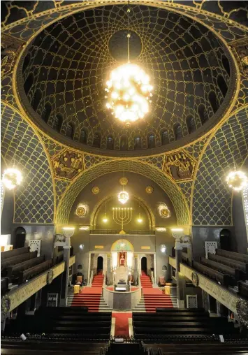  ?? Foto: Ulrich Wagner ?? Vielen Menschen, die zum ersten Mal die Synagoge besuchen, verschlägt es die Sprache bei diesem Anblick: der Innenraum mit seiner 29 Meter hohen Kuppel.