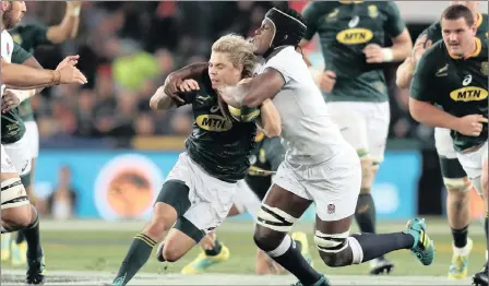  ?? PICTURE: BACKPAGEPI­X ?? IN THE THICK OF THINGS: Springbok scrum-half Faf de Klerk is tackled by England’s Maro Itoje during Saturday’s Test at Ellis Park in Johannesbu­rg.
