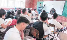  ?? FOTO: EL HERALDO ?? Los estudiante­s de varios centros educativos de Danlí iniciaron ayer sus clases para intentar recuperar el año escolar.