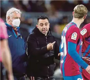  ?? EPA PIC ?? Barcelona coach Xavi Hernandez (centre) reacts during their La Liga match against Real Betis on Saturday.