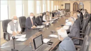  ??  ?? ISLAMABAD
Federal Minister for Finance & Revenue, Shaukat Tarin chairing a meeting of the National Price Monitoring Committee to review the price trend of essential commoditie­s. -APP