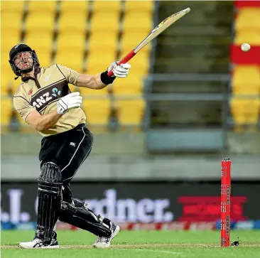  ?? GETTY IMAGES ?? Black Caps opener Martin Guptill uses only one hand as he sends another one flying against Australia at Sky Stadium yesterday.