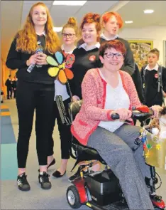  ??  ?? MAKEOVER: Kinlochlev­en high school pupils decorated headteache­r Rebecca Machin’s mobility
scooter