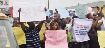  ?? ?? Workers of Food, Beverages and Tobacco Associatio­n protesting NAFDAC shutdown of production lines for alcohol in satchets and pet bottles, in Ota, Ogun State... yesterday. PHOTO: AYODELE ADENIRAN