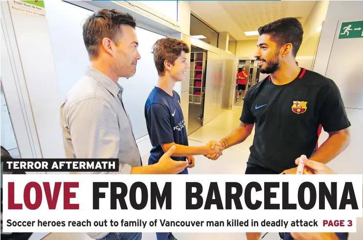  ?? — MIGUEL RUIZ ?? FC Barcelona player Luis Suarez, right, shakes hands with Duncan Bates, grandson of terror victim Ian Moore Wilson, and Duncan’s father Rob Bates.