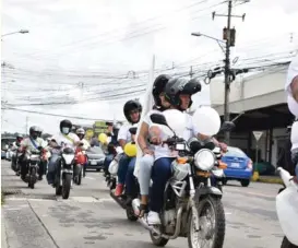  ?? CORTESÍA ?? Los custodios llevaron víveres y otras ayudas a los parientes.