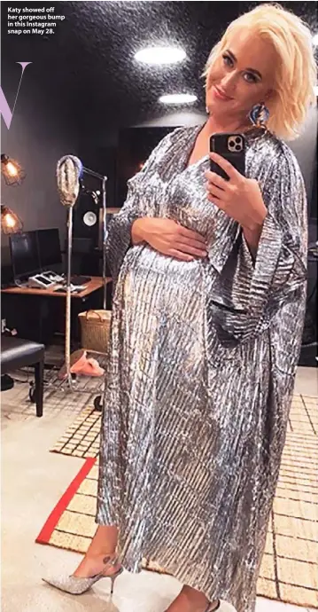  ??  ?? Katy showed off her gorgeous bump in this Instagram snap on May 28.