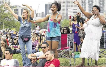  ?? RALPH BARRERA / AMERICAN-STATESMAN 2014 ?? Festivalgo­ers enjoy last year’s performanc­e at the Austin Reggae Festival at Butler Park. A fundraiser, the festival is soliciting nonperisha­ble food items for the Capital Area Food Bank of Central Texas.