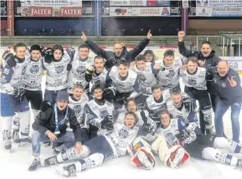  ?? FOTO: EV LINDAU ISLANDERS ?? Die U17-Eishockeys­pieler des EV Lindau wurden Meister in der Bayernliga.