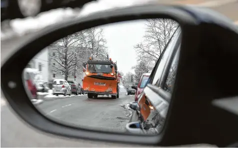  ?? Foto: Silvio Wyszengrad ?? Gestern sah es in der Region schön winterlich aus und die Straßen waren gut geräumt. Am Mittwochab­end hatten viele Autofahrer hingegen nicht den Eindruck, dass die Räumfahrze­uge alle unterwegs waren. Insgesamt ereigneten sich fast 120 Unfälle.