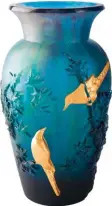  ??  ?? Blue Winter vase, Daum