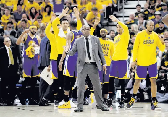  ?? Photos by Carlos Avila Gonzalez / The Chronicle ?? Interim head coach Mike Brown and the Warriors bench players celebrate in the closing minutes of Golden State’s Game 3 victory over the Jazz in Salt Lake City.