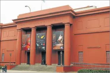  ?? MARCELO ABALLAY ?? LOS MAS CONCURRIDO­S. Con medio millón de visitas, el Museo Nacional de Bellas Artes lideró el ranking en 2016 (izq.). Para fanáticos, el Museo de la Pasión Boquense estuvo