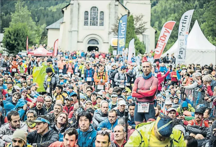  ?? QUIM FARRERO ?? Más de 2.500 corredores salieron el viernes 1 de septiembre de Chamonix para recorrer 167 kilómetros alrededor del macizo del Mont Blanc