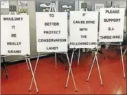  ?? JACK KRAMER — CTNEWSJUNK­IE ?? A display stands in the walkway between the Legislativ­e Office Building and the state Capitol on Wednesday.