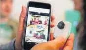  ?? AFP ?? A Google employee holds up the new Pixel 2 smartphone and Google Clips wireless camera