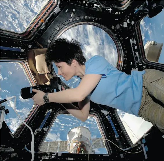  ?? Samantha Cristofore­tti/ ESA/ NA SA ?? Astronaut Samantha Cristofore­tti shares a photo of the view from the Internatio­nal Space Station before she heads to bed.