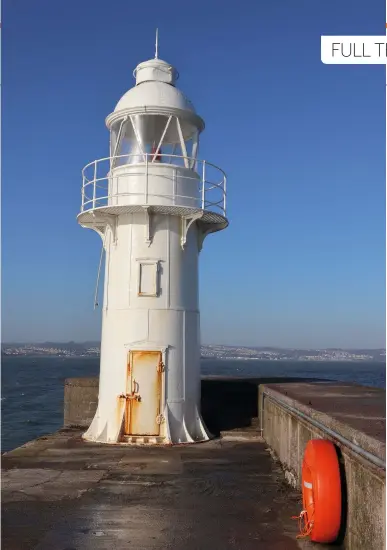  ??  ?? The M5’s Evaluative metering system had no problems with this bright white lighthouse but it did lean towards underexpos­ure in other high-contrast situations