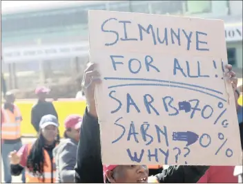  ?? PHOTOS:: JACQUES NAUDE ?? Reserve Bank workers in Pretoria North depot go on strike.