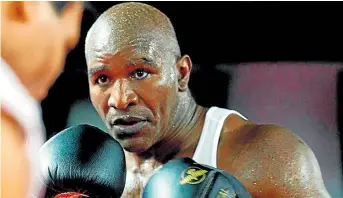  ??  ?? Evander Holyfield podría volver a enfrentars­e con Tyson.