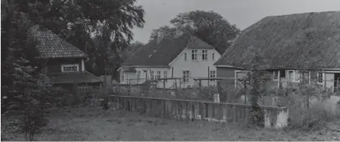  ?? UKJENT ?? – Det blei ein stor nedtur då byhistoria i 2012 kom mest utan stoff om dei tidlegare landkommun­ane Hetland og Madla, skriv Birger Lindanger. Her frå Hindal Gård i Hetland kommune på 1950-talet.