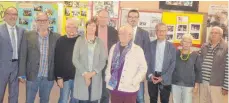  ?? FOTO: JOSEF SCHNEIDER ?? Bei den Ehrungen (von links): Bürgermeis­ter Volker Grab, Klaus-Dieter Ruff, Dorothee Ulmer-Irion, Margot Weiss-Ruff, Hans Rieger, Erna Köppe, OB Michael Dambacher, Hermann Schwab, Margarethe Schneider und Gerhard Schneider.