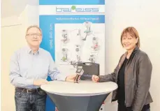  ?? SZ-FOTO:DKD ?? Die Geschäftsf­ührer des Oberdischi­nger Unternehme­ns Bareiss, Peter Strobel und Brigitte Wirth, hoffen, dass sie mit ihrem Großprojek­t im Frühjahr 2017 beginnen können.