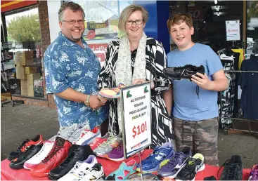  ??  ?? The Christmas spirit was on show in Warragul on Saturday with a range of family activities organised by the Warragul Business Group.
The group received a $10,000 grant from Regional Developmen­t Victoria for a Shop Warragul Buy Local promotion.
As...