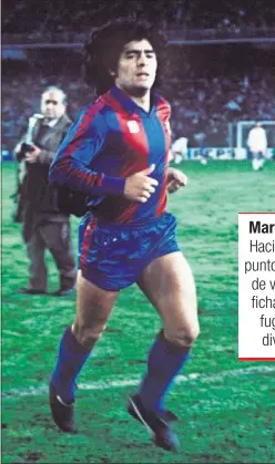  ??  ?? DOS AÑOS DE AZULGRANA. Maradona se fue al Nápoles en el 84.