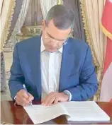  ?? F.E. ?? El gobernador de Puerto Rico firma la extensión del Estado de Emergencia.