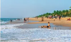  ??  ?? From top: The 20 villas at the Xandari Pearl resort in Marari come with a private plunge pool, a garden, and a hammock; the restaurant of the resort serves local delicacies; Marari Beach is one of the bestmainta­ined beaches in Alappuzha, Kerala.