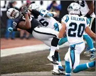  ?? JEFF SINER/TRIBUNE NEWS SERVICE ?? Raiders tight end Clive Walford, left, catches a touchdown pass during fourth quarter action in 2016 in Oakland.